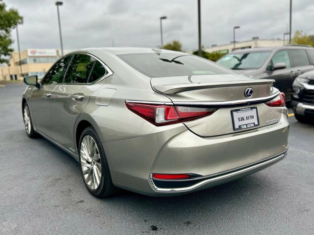 used 2019 Lexus ES 300h car, priced at $28,500