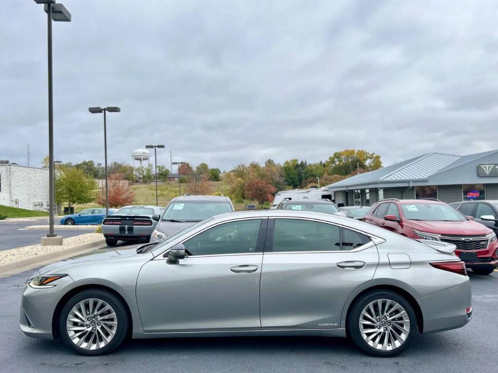 used 2019 Lexus ES 300h car, priced at $28,500