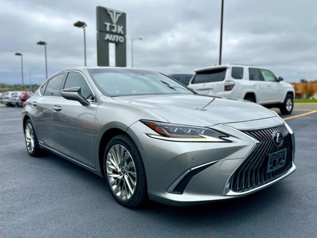 used 2019 Lexus ES 300h car, priced at $28,500