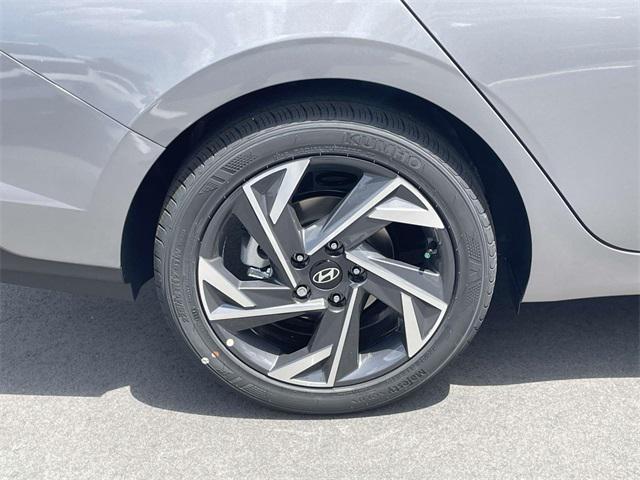 new 2025 Hyundai Elantra car, priced at $25,020