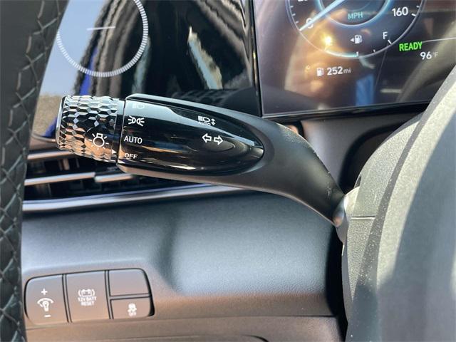 new 2025 Hyundai Elantra car, priced at $29,215