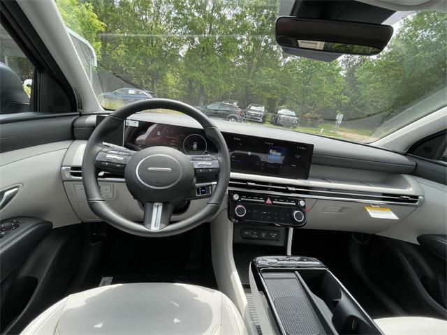 new 2025 Hyundai TUCSON Hybrid car, priced at $38,440