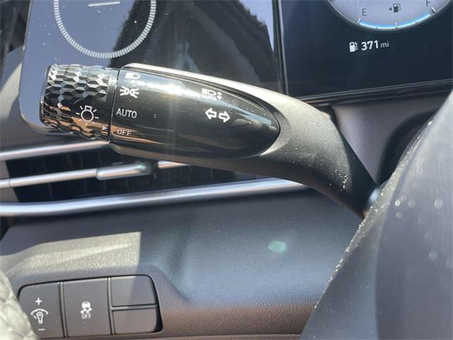 new 2025 Hyundai Elantra car, priced at $27,610