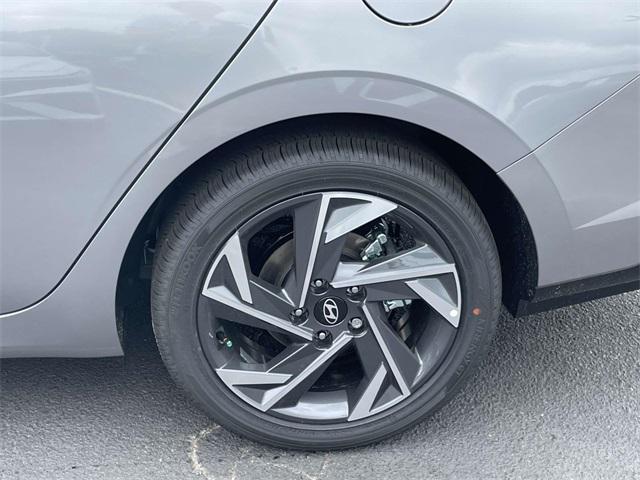 new 2025 Hyundai Elantra car, priced at $28,660