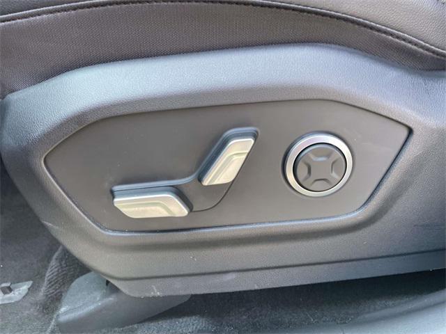used 2025 Hyundai Santa Fe car, priced at $37,900