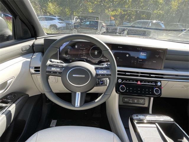 new 2025 Hyundai TUCSON Hybrid car, priced at $43,910