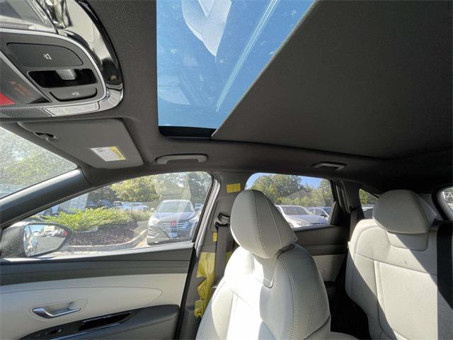 new 2025 Hyundai TUCSON Hybrid car, priced at $43,910