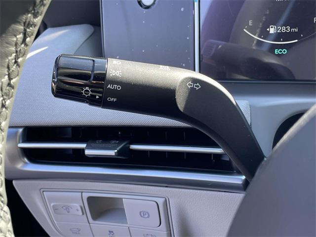 new 2025 Hyundai TUCSON Hybrid car, priced at $43,910