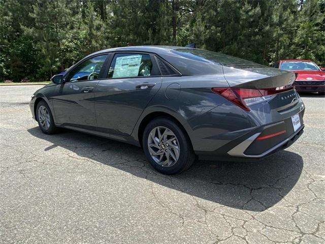 new 2024 Hyundai Elantra car, priced at $25,270