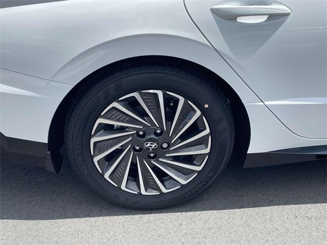 new 2025 Hyundai Sonata Hybrid car, priced at $39,960