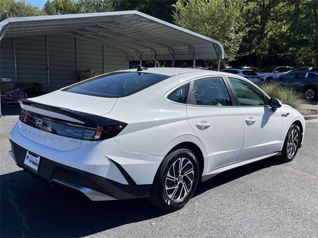 new 2026 Hyundai Sonata Hybrid car, priced at $31,350