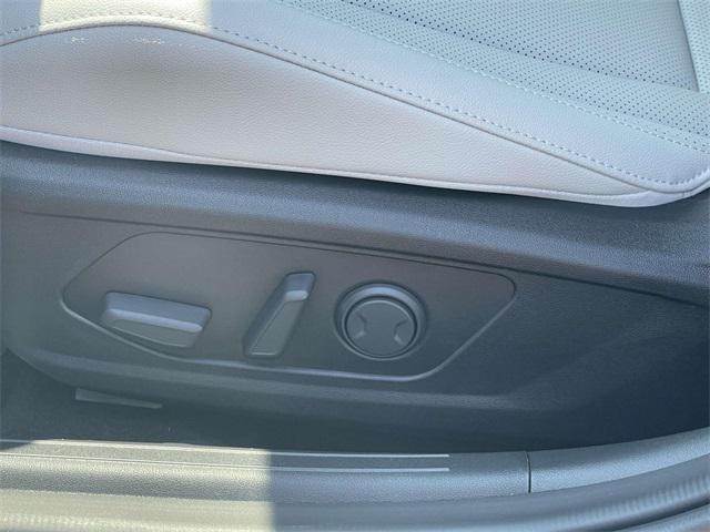 new 2025 Hyundai Elantra car, priced at $28,560