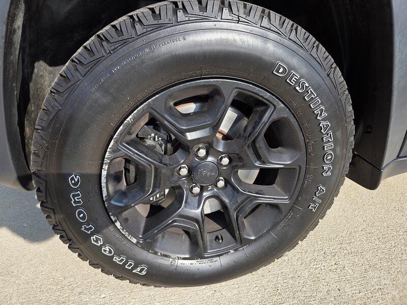 used 2019 Jeep Cherokee car, priced at $17,995