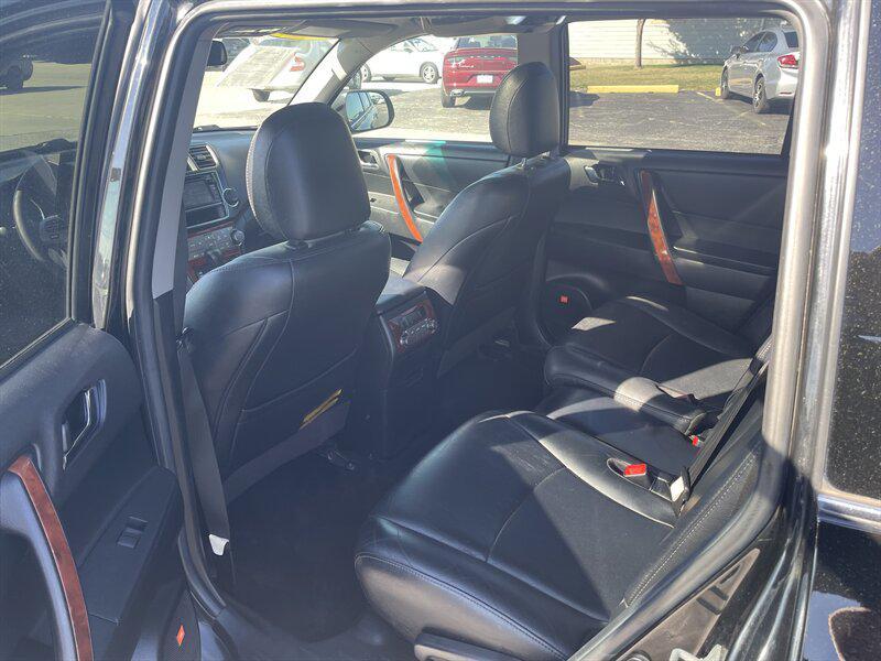 used 2013 Toyota Highlander car, priced at $13,995