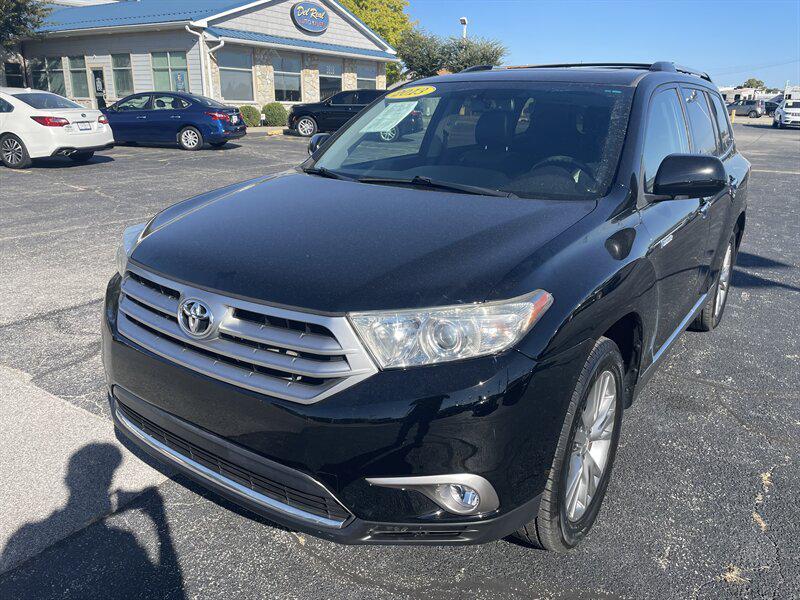 used 2013 Toyota Highlander car, priced at $13,995