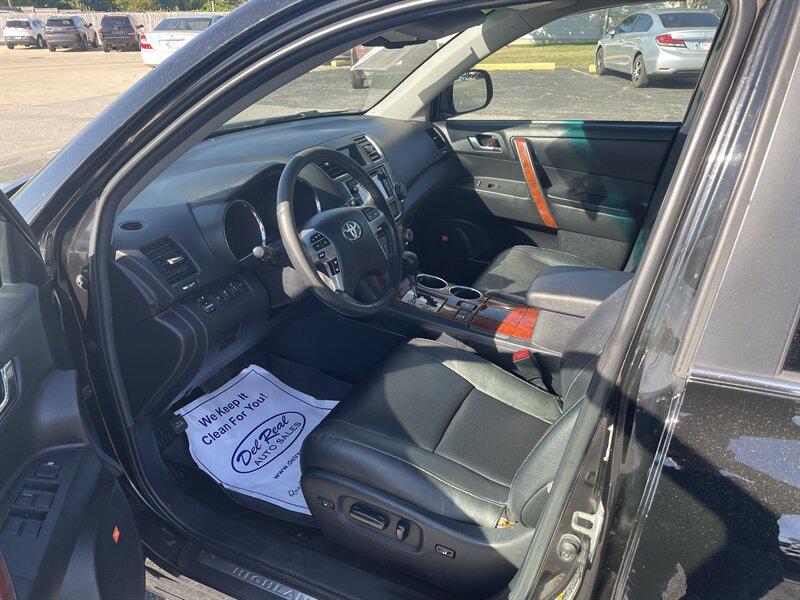 used 2013 Toyota Highlander car, priced at $13,995