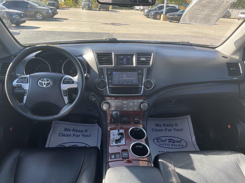 used 2013 Toyota Highlander car, priced at $13,995