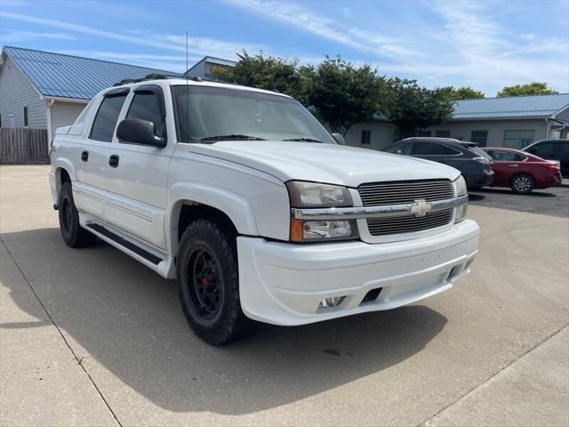 used 2004 Chevrolet Avalanche car, priced at $10,995