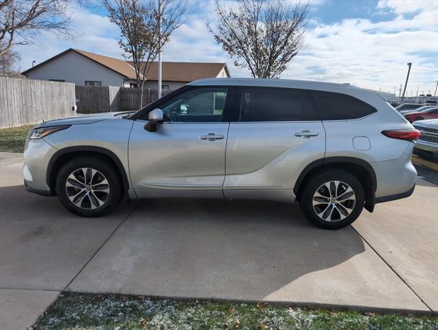 used 2021 Toyota Highlander car, priced at $32,995