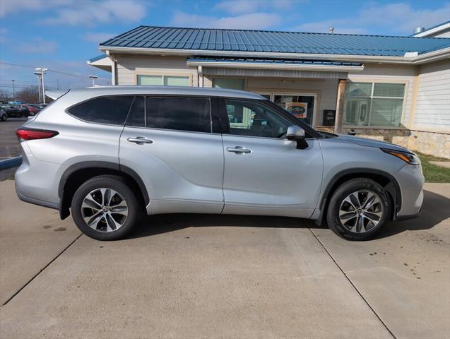 used 2021 Toyota Highlander car, priced at $32,995