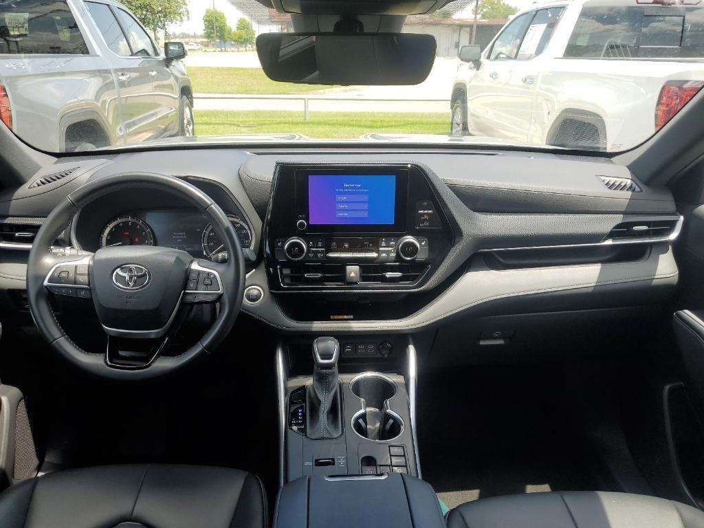 used 2024 Toyota Highlander car, priced at $39,851