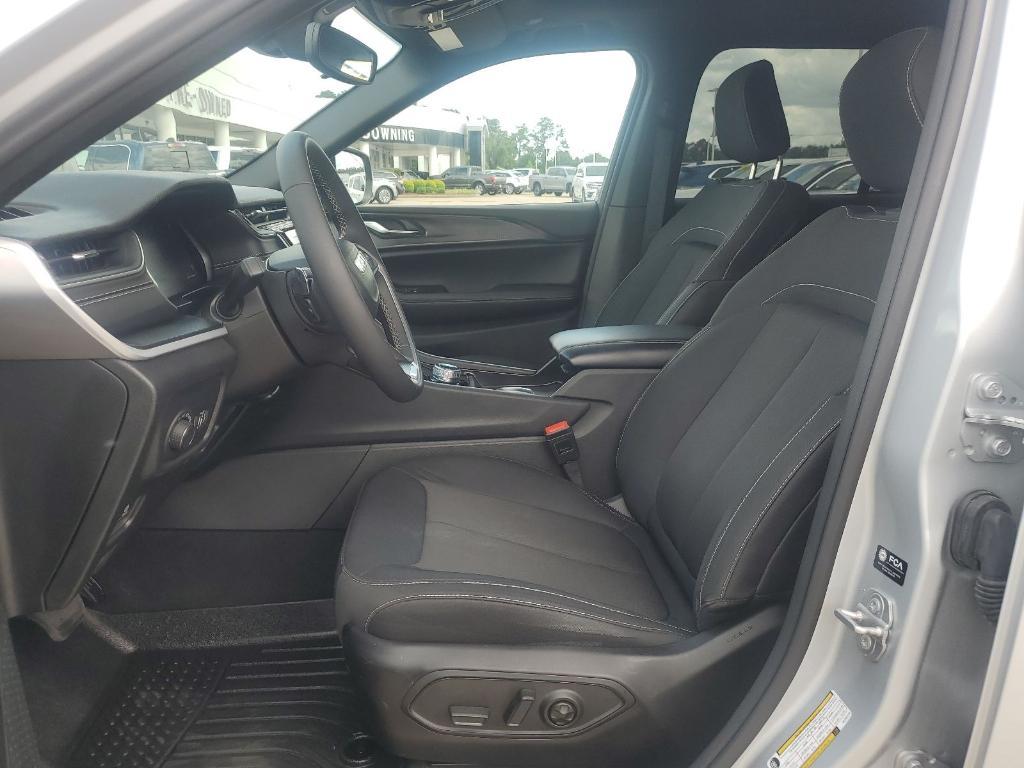 used 2024 Jeep Grand Cherokee car, priced at $31,273