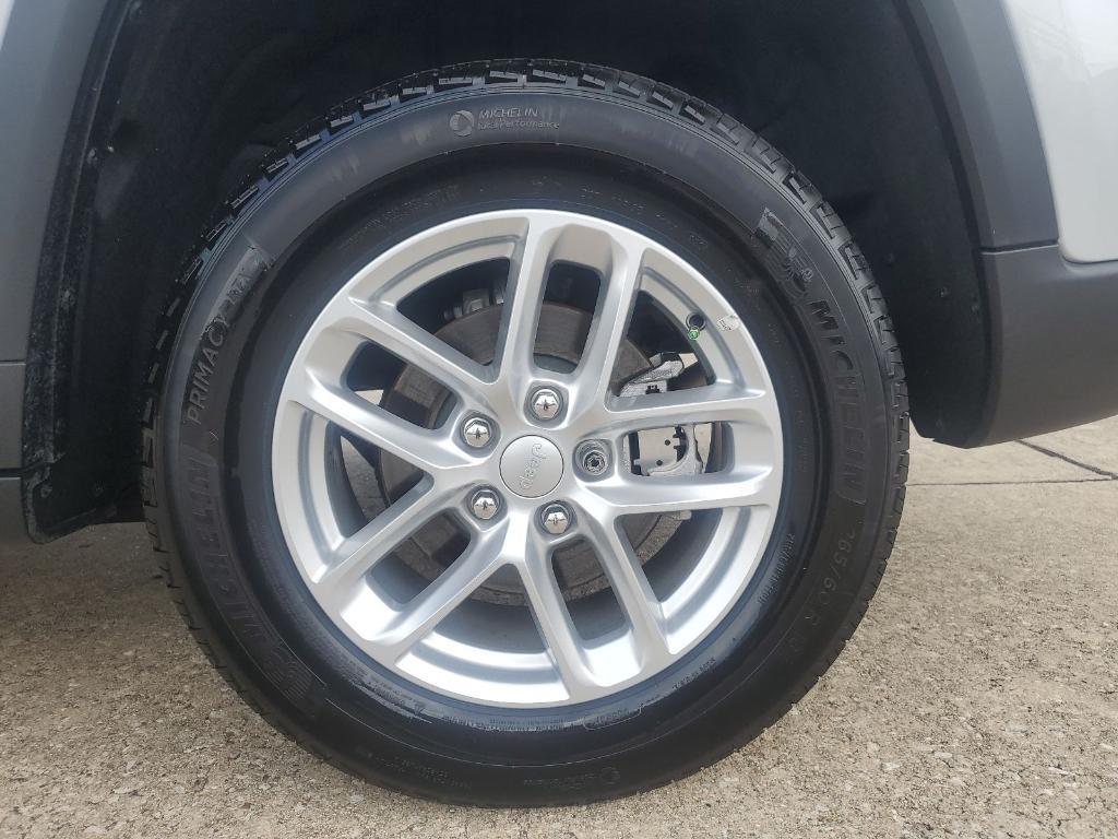 used 2024 Jeep Grand Cherokee car, priced at $31,273