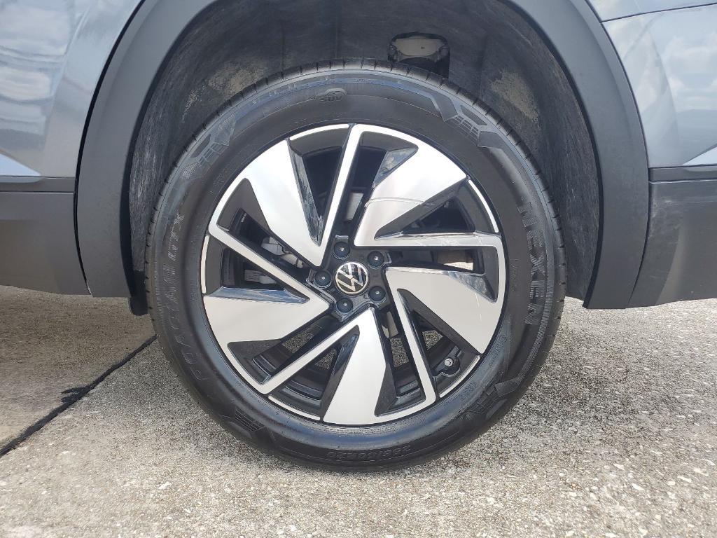 used 2024 Volkswagen Atlas car, priced at $35,621