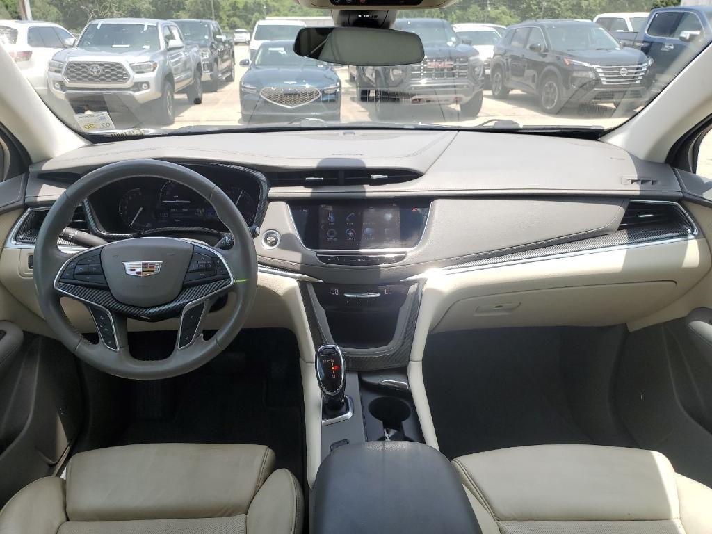 used 2017 Cadillac XT5 car, priced at $17,038