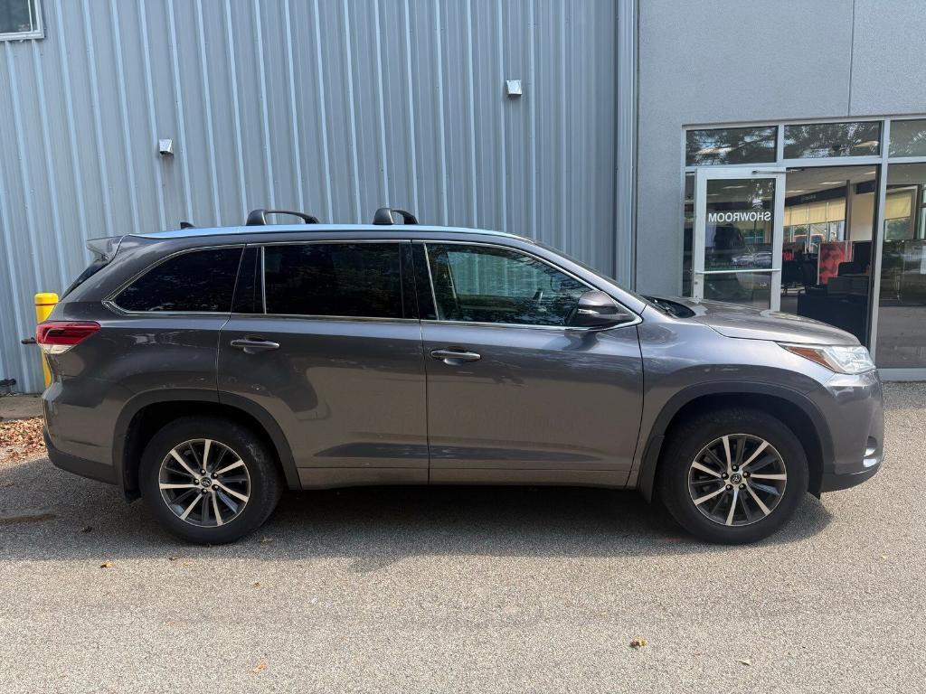 used 2018 Toyota Highlander car, priced at $22,496
