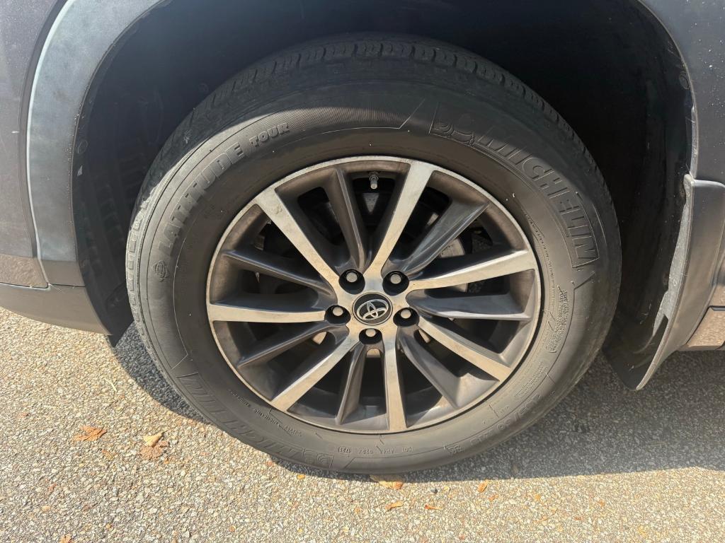 used 2018 Toyota Highlander car, priced at $22,496