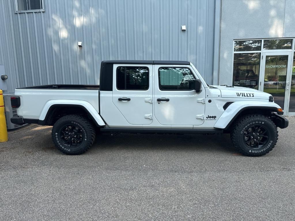 new 2025 Jeep Gladiator car, priced at $51,540