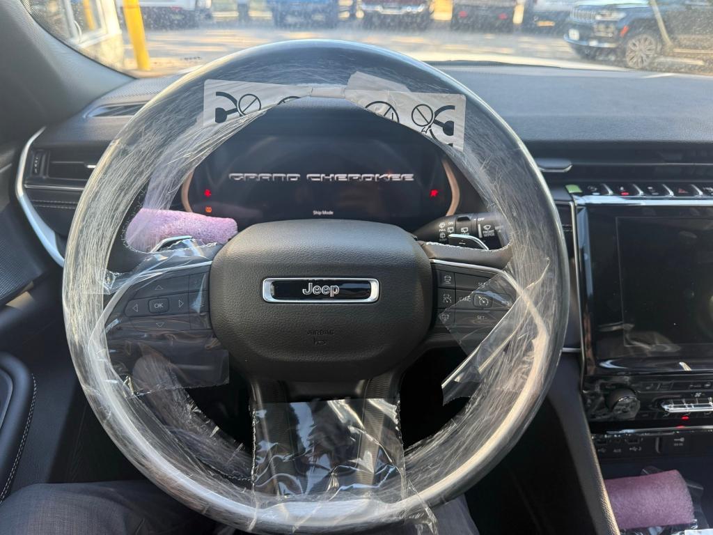 new 2025 Jeep Grand Cherokee car, priced at $46,466