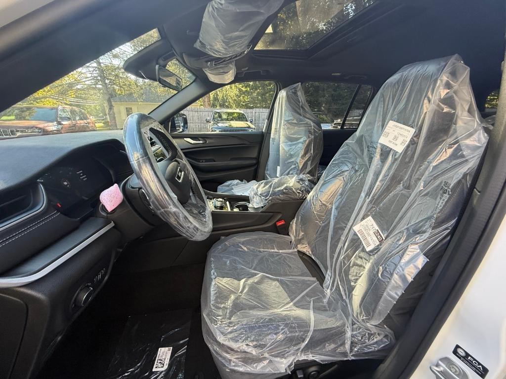 new 2025 Jeep Grand Cherokee car, priced at $46,466