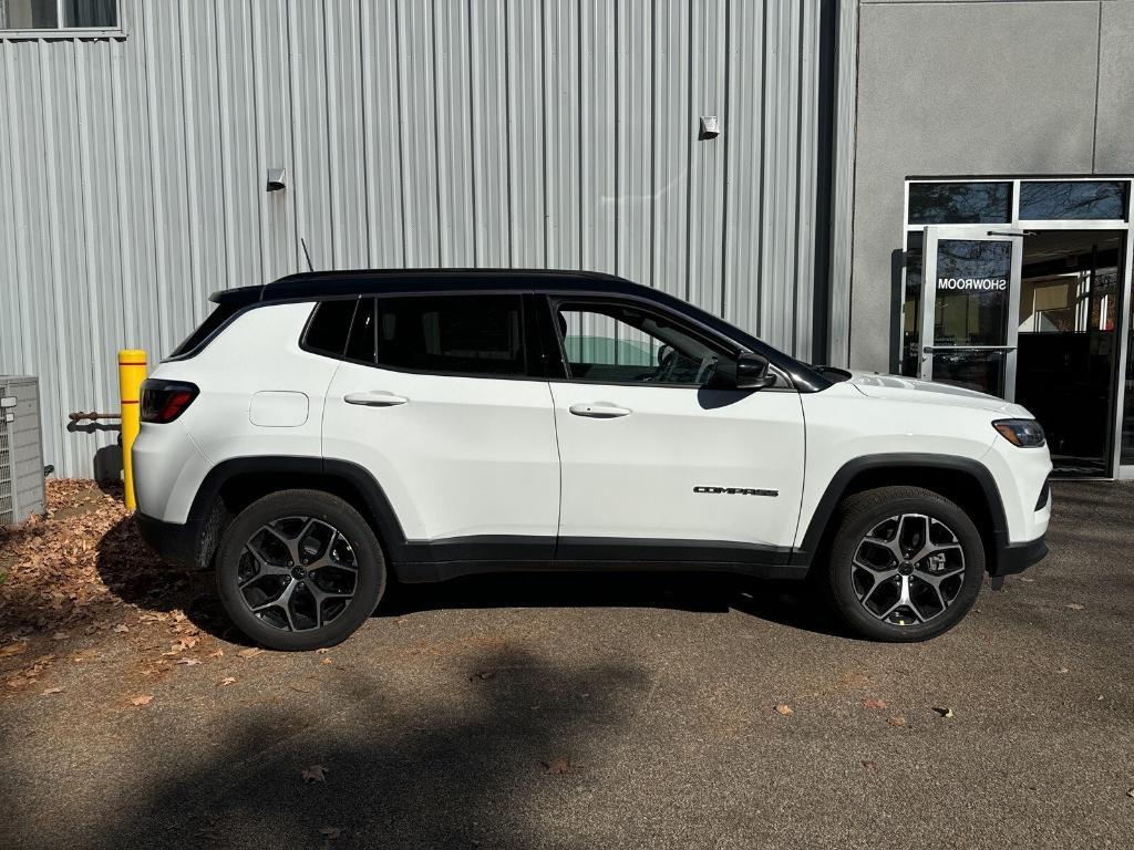 new 2025 Jeep Compass car, priced at $37,115