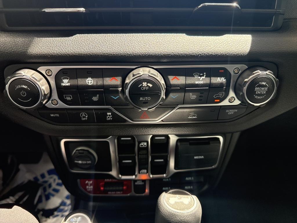 new 2025 Jeep Wrangler car, priced at $52,975