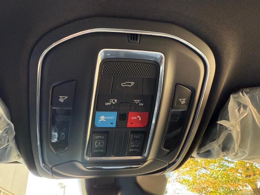 new 2025 Jeep Grand Cherokee car, priced at $45,522