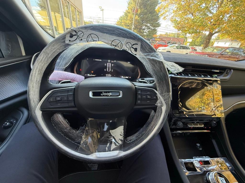 new 2025 Jeep Grand Cherokee car, priced at $45,522