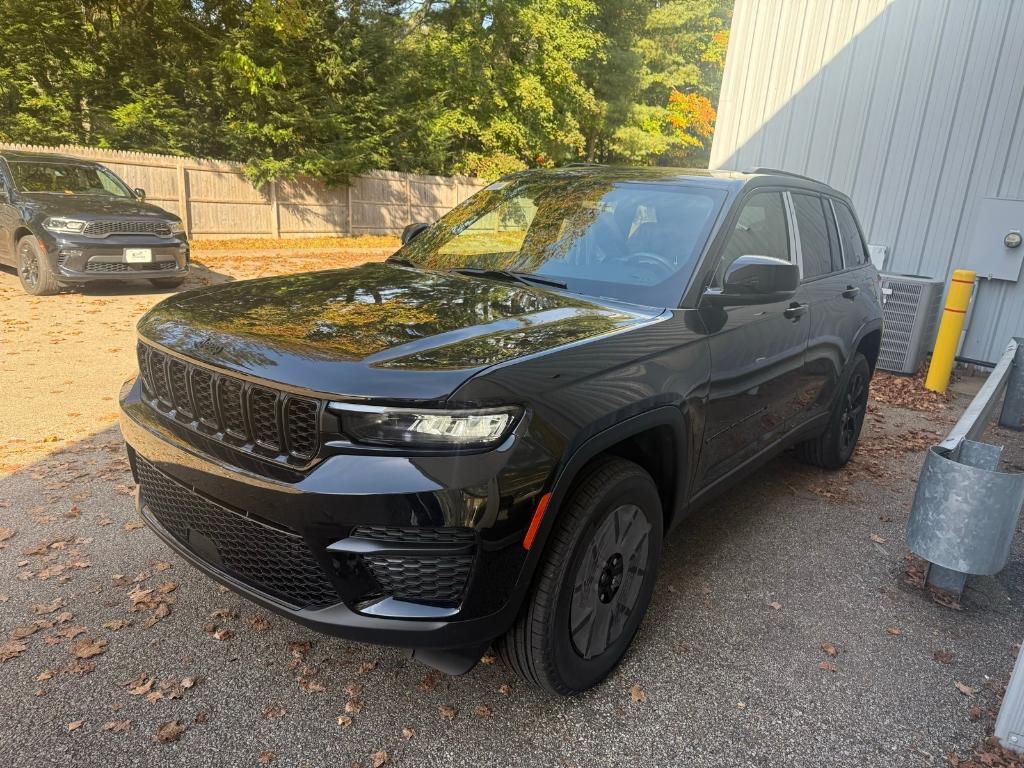 new 2025 Jeep Grand Cherokee car, priced at $45,522