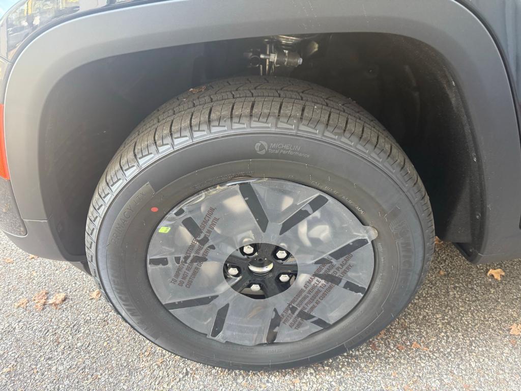 new 2025 Jeep Grand Cherokee car, priced at $45,522