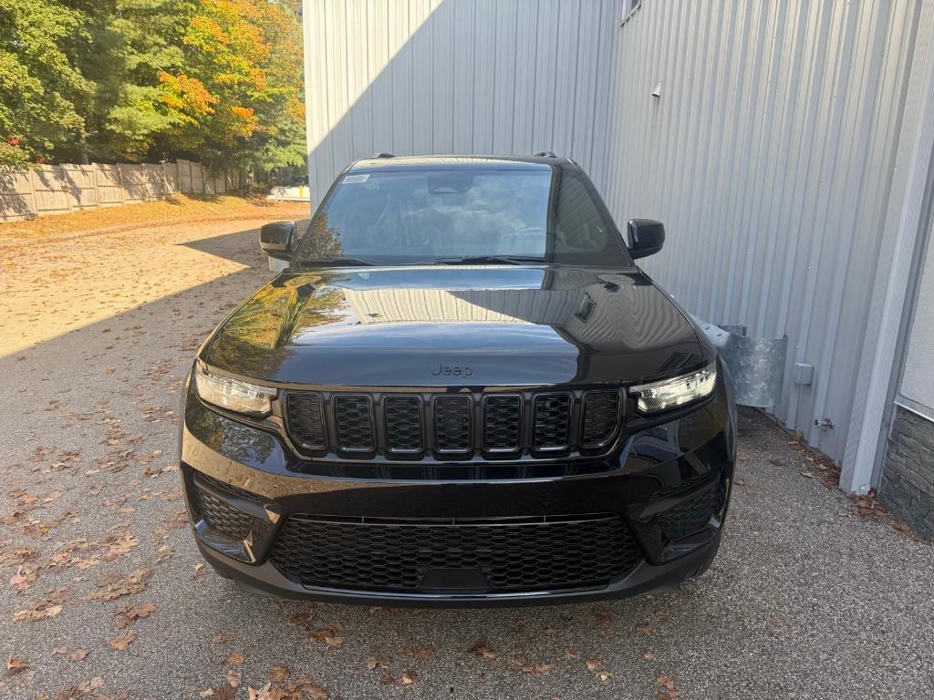 new 2025 Jeep Grand Cherokee car, priced at $45,522