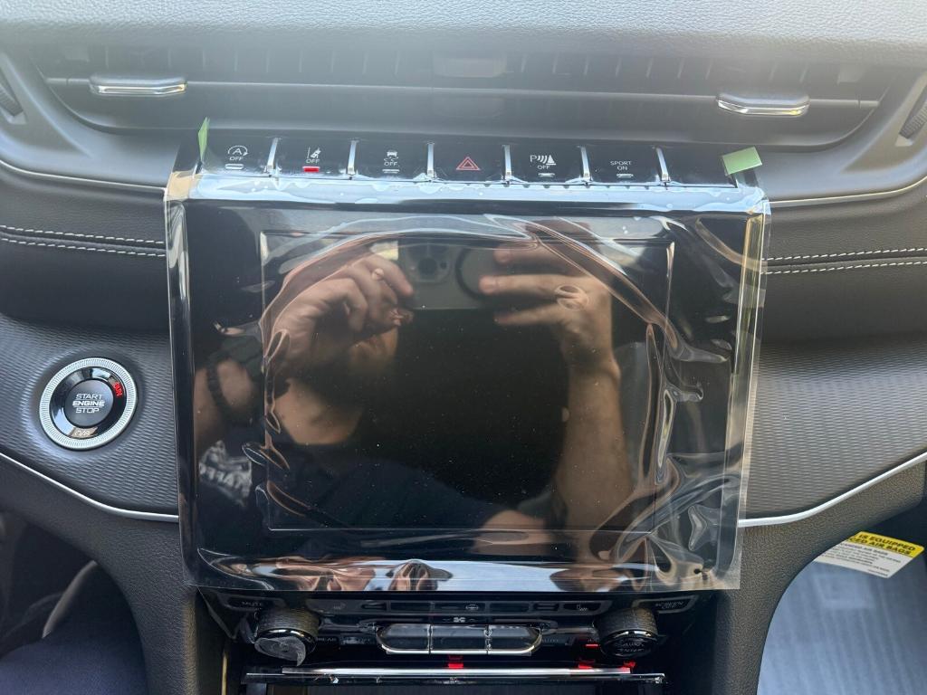 new 2025 Jeep Grand Cherokee car, priced at $45,522