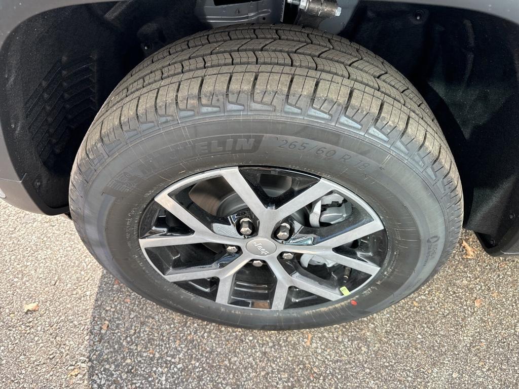 new 2025 Jeep Grand Cherokee L car, priced at $51,910