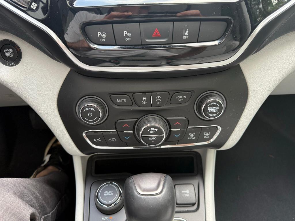 used 2021 Jeep Cherokee car, priced at $24,886