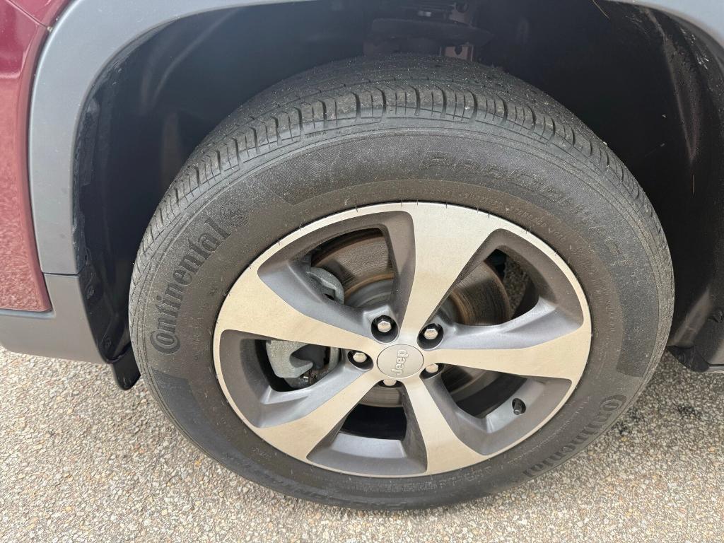 used 2021 Jeep Cherokee car, priced at $24,886