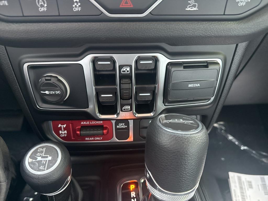new 2025 Jeep Gladiator car, priced at $54,555