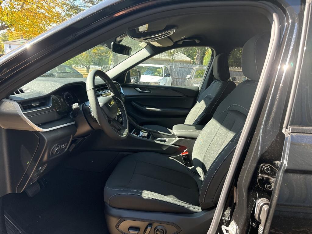 new 2025 Jeep Grand Cherokee L car, priced at $45,220