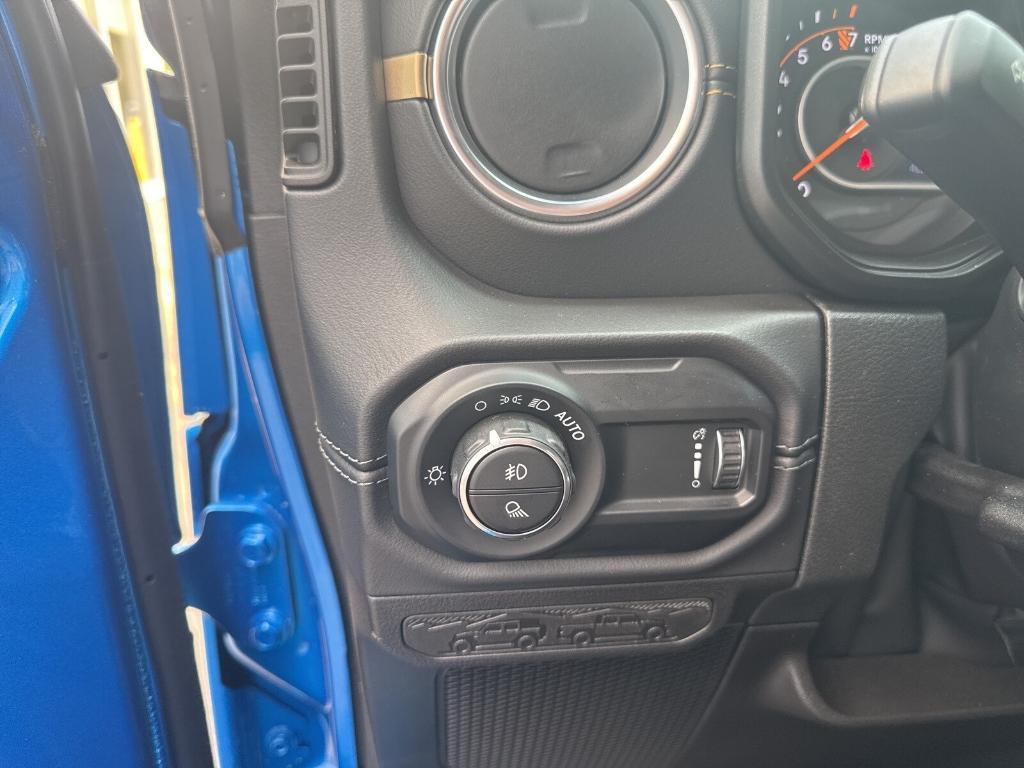 new 2025 Jeep Gladiator car, priced at $49,410