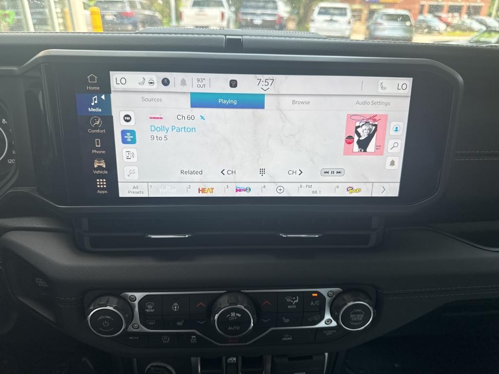 new 2025 Jeep Gladiator car, priced at $47,818