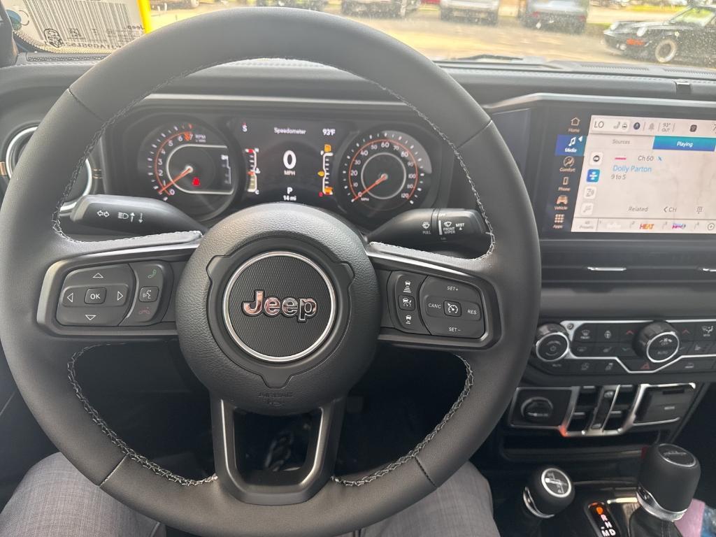 new 2025 Jeep Gladiator car, priced at $46,395